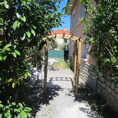 T2 Refait A Neuf Avec Petit Jardin Et Parking Daire Millau Dış mekan fotoğraf