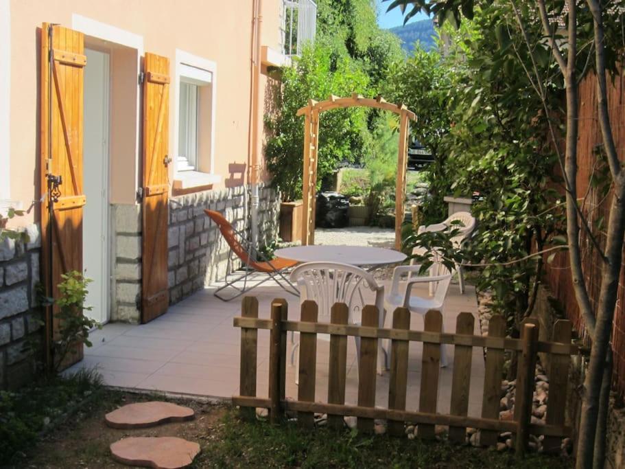 T2 Refait A Neuf Avec Petit Jardin Et Parking Daire Millau Dış mekan fotoğraf