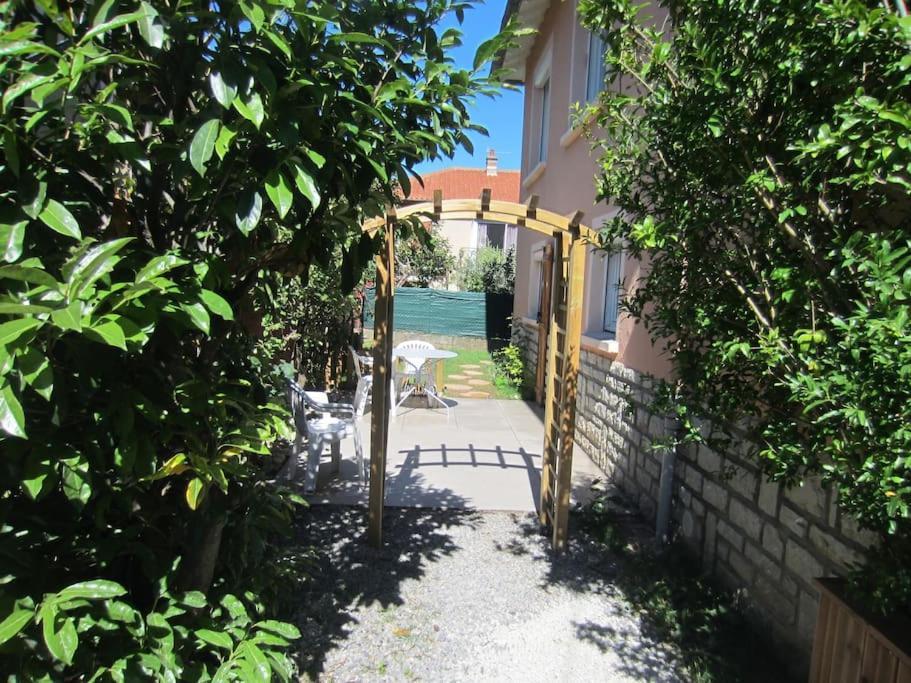 T2 Refait A Neuf Avec Petit Jardin Et Parking Daire Millau Dış mekan fotoğraf